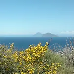 Di Daniela Saltalamacchia * Acquacalda
