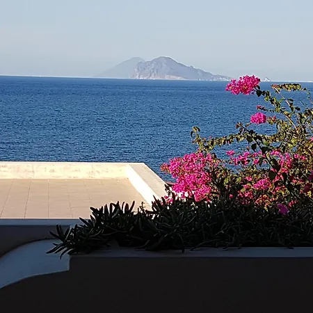 Di Daniela Saltalamacchia * Acquacalda