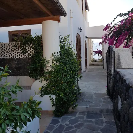 Di Daniela Saltalamacchia Acquacalda