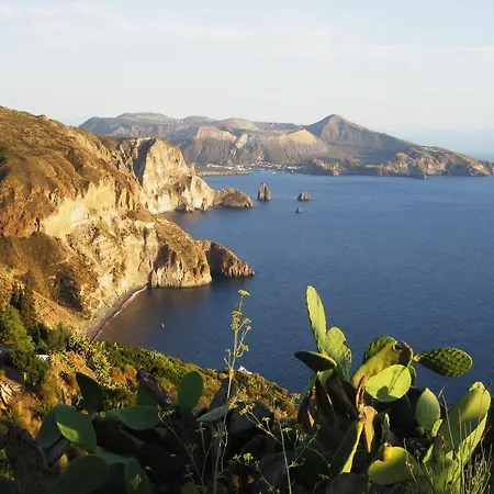 Di Daniela Saltalamacchia * Acquacalda