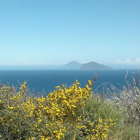 Di Daniela Saltalamacchia * Acquacalda